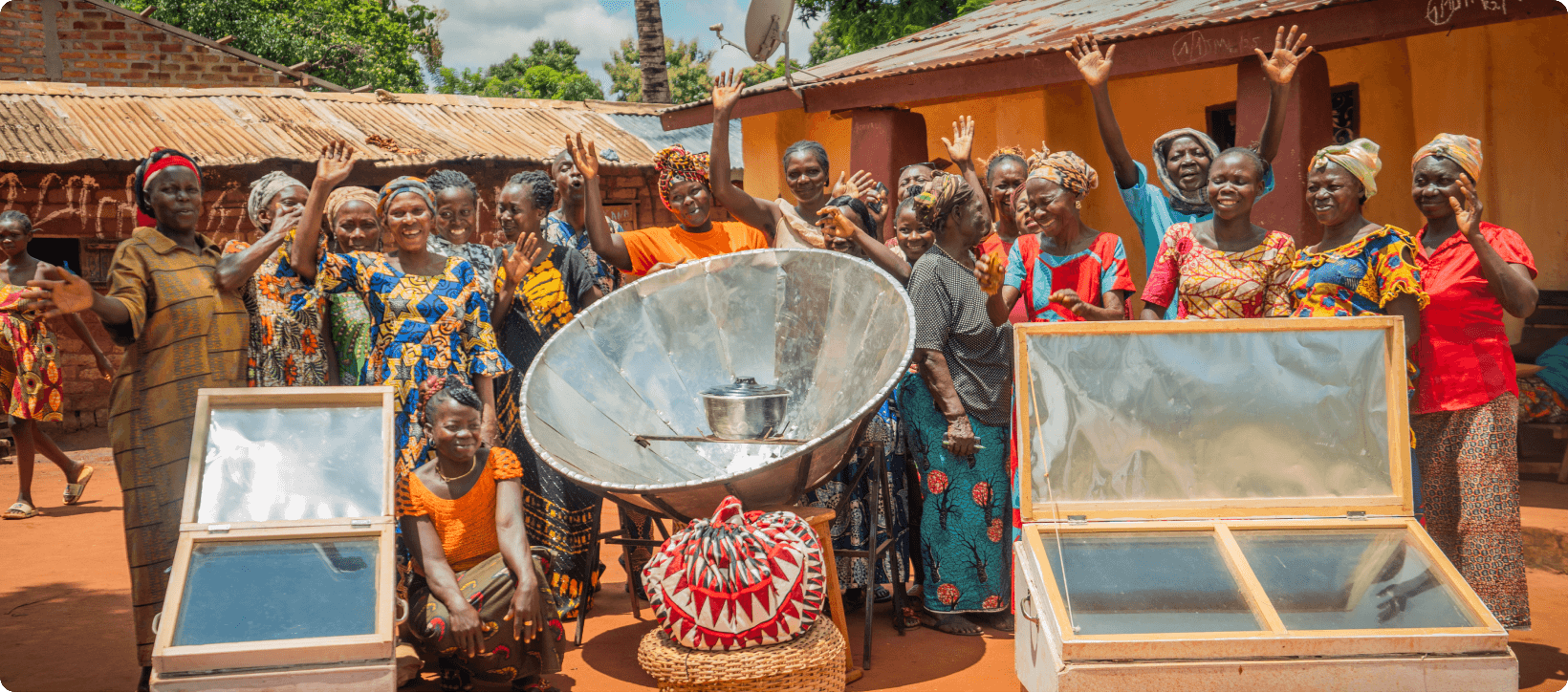Different types of solar cookers using sunlight to generate heat